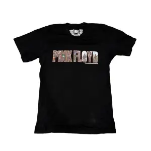 Vintage 00s Pink Floyd T-Shirt. Plagget är i mycket bra skick utan fläckar eller skador. Känn dig fri att fråga om du undrar något!