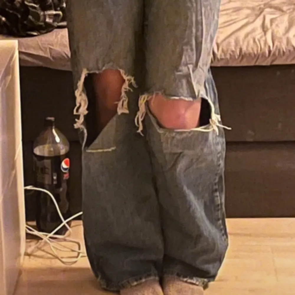 otroligt coola jeans använts en del men för små för mig nu . Jeans & Byxor.