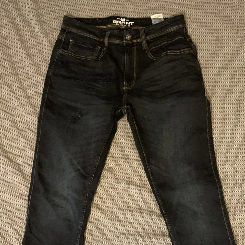 Grant Jeans i storlek 32/32. Jeans & Byxor.
