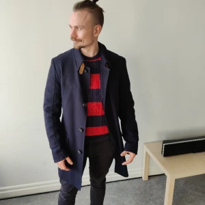 Rock Turo Tailor - Något för stor för mig tyvärr. I utomordentligt skick. Nypris 3900 kr. Designad i Finland av skräddarföretaget Turo Tailor! 