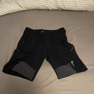 Svarta arbets shorts från pelle i storlek s, aldrig använda inga hål eller fläckar