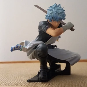 Gintama figur - Priset kan diskuteras! Gintoki figur i bra skick med lådan den kom med. Ca 16 cm hög (12 cm utan svärd)