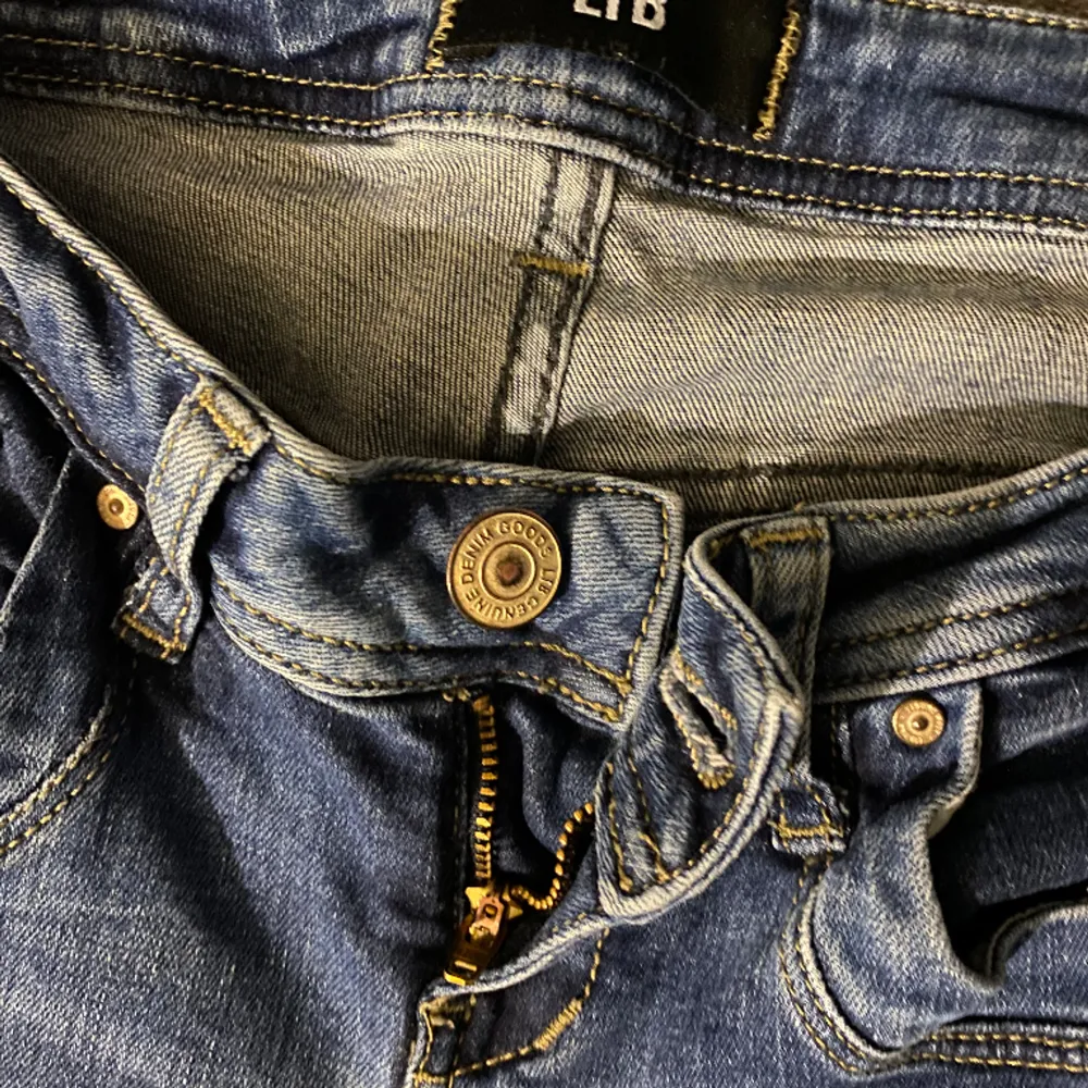 Low waist LTB jeans som knappt är använda, köpta för 799. Skriv för fler bilder.. Jeans & Byxor.