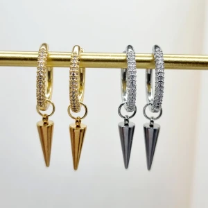 Handgjorda örhängen  - Handgjorda örhängen ● Material-Zirkon, 18k guldpläterad,  silverpläterad  rostfritt stål  ●Örhängeskrokar - diameter-20mm●Längd -4cm.Vattentåliga, ändrar inte färgen! Köp för 60kr/st eller 120kr/paret. Följ:@ekjewelryofficial 