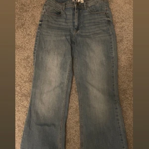 Blåa jeans  - Bra skick Säljer då det inte kommer till användning OBS! EJ FRI FRAKT!