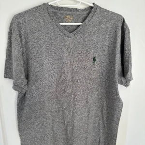 Ralph lauren - Ralph lauren thirt , min killes men kommer inte till användning tyvärr 