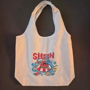 shein totebag med motiv