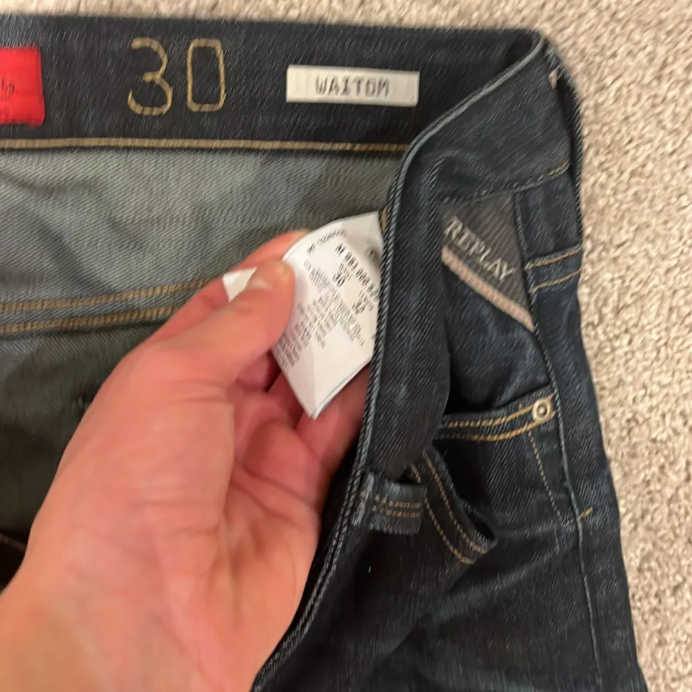 Feta replay jeans storlek modell waiton 30/32 skick 9/10 pris 499kr💯. Jeans & Byxor.