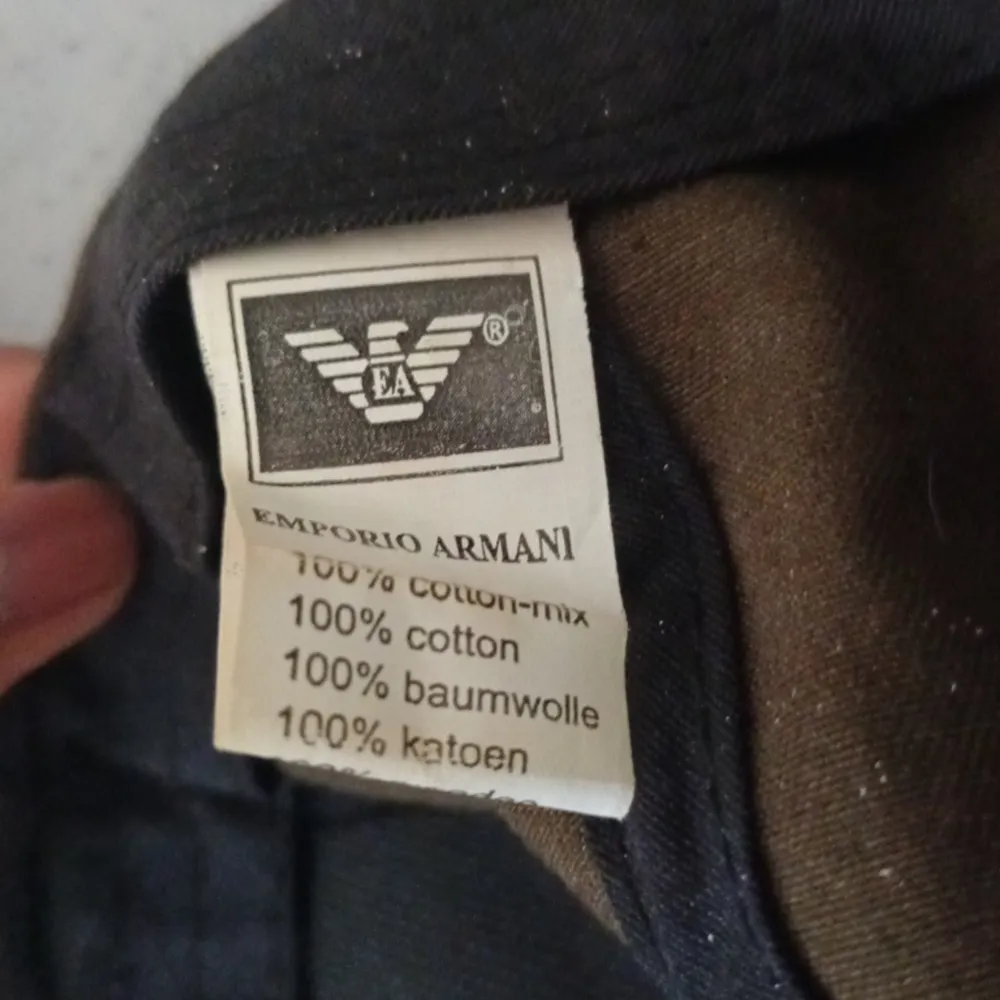 Armani kepsi färgen grön . Accessoarer.