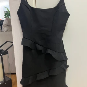 Svart klänning  - Klänning från hello Molly, aldrig använd 