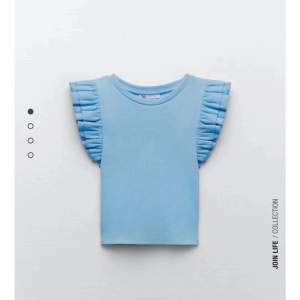 Blå ribbad tröja från zara storlek S, tryck gärna på köp nu 💓