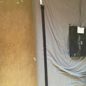 John Henric bälte - Bälte från John Henric Oanvänd i princip etiketten sitter kvar Originalpris 699