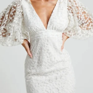 Showpo klänning  - Säljer denna klänning då den var för liten för mig. Endast provad. Köpte den på showpo för 700