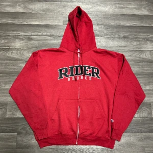 Champion Rider Zip Hoodie  - Snygg College zip Hoodie i storlek XL! Bara att skriva om du undrar över något🙏