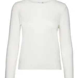 Säljer min fina vita stickade tröja ifrån Vila då jag inte får användning av den. Den är köpt för nåt år sen så den är lite nopprig men det är inget man tänker på. Originalpris: 330 kr skick: 8/10 Tryck gärna på köp nu!🥰