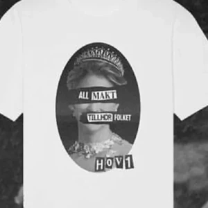 hov1 tröja! - Säljar hov1 tröja, köpt på plick och endast använd en gång💘 köpt för 300 kr!!