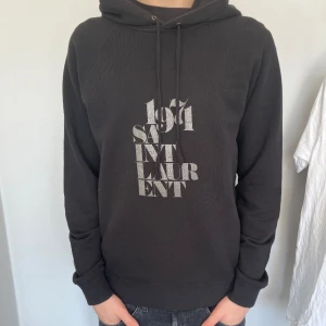 Saint Laurent hoodie - Hej, säljer denna sjukt snygga Saint Laurent hoodien som iprincip är omöjlig att få tag på! || Skick 10/10 || Storlek S || Självklart äkta, kvitto finns! 
