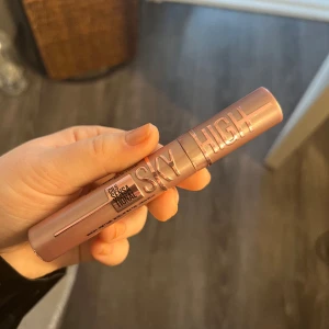 Sky high - Helt oanvänd sky high mascara, säljer då jag redan har massor med mascaror