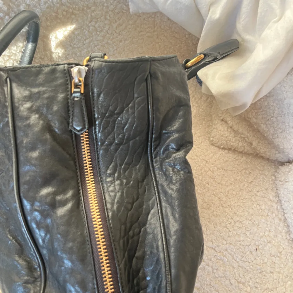 Marc Jacobs väska i gammal modell. Jättefin och har mycket utrymme. Kommer med dustbag💓. Laukut & Käsilaukut.