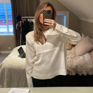 Topp - Superfin topp. Aldrig andvänt 