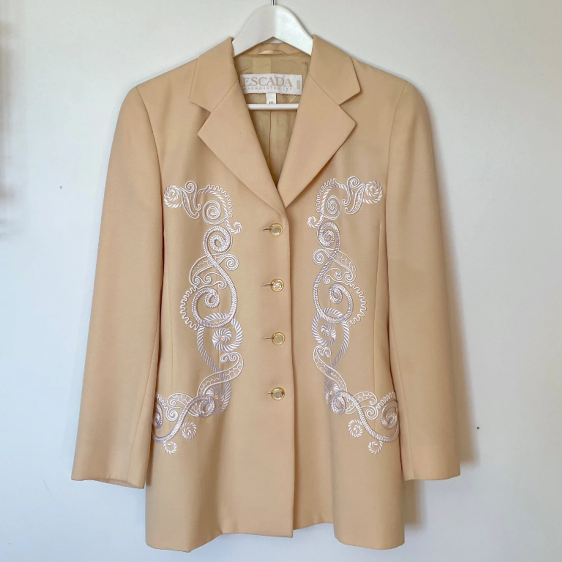 Beige/Ljusrosa Vintage Escada Kavaj. 