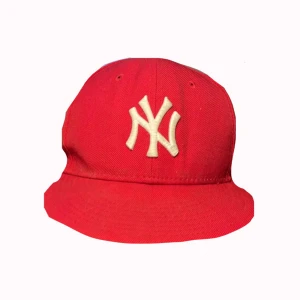 röd new era keps - asfet röd new scarlet red fitted new era keps orginalpris 550kr