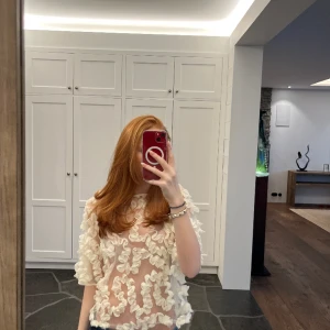 Fest topp - Säljer min så snygga fest topp som är i bra skick och eftertraktad av många💗 