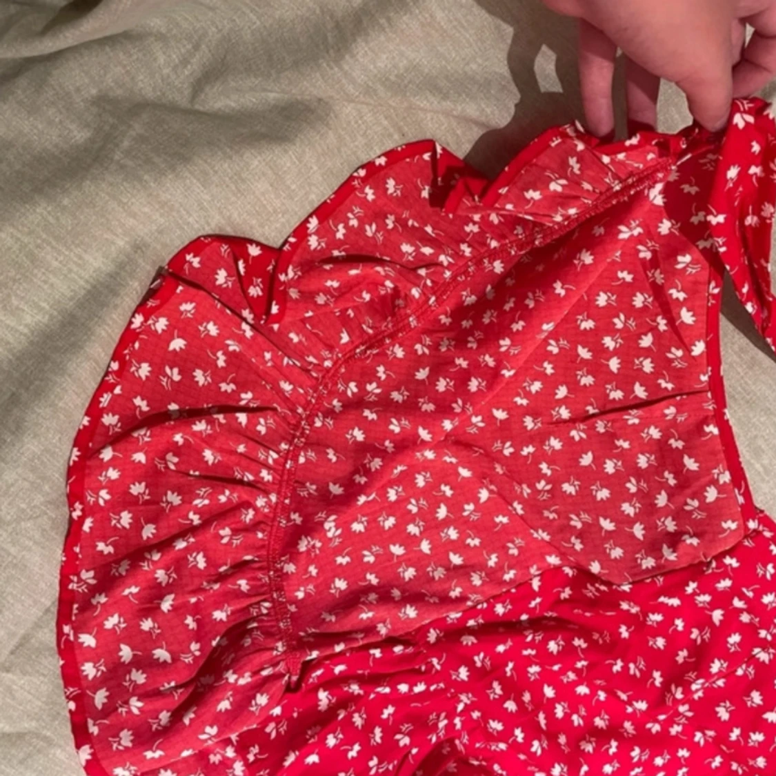 Röd och vit blommig kjol - 90