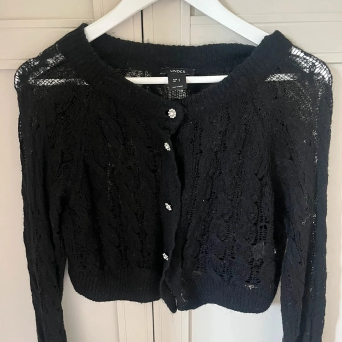 Svart kofta från Lindex med pärlknappar - 1