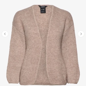 Lindex kofta - Säljer min ur snygga populära kofta ifrån Lindex. Kan gå ner i pris vid snabb affär!❤️