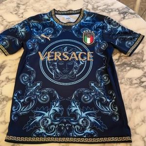 Fotbolls t-shirt - Bra passform, storlek S, pris kan diskuteras😃kan gå ner pris vid snabb köp!!