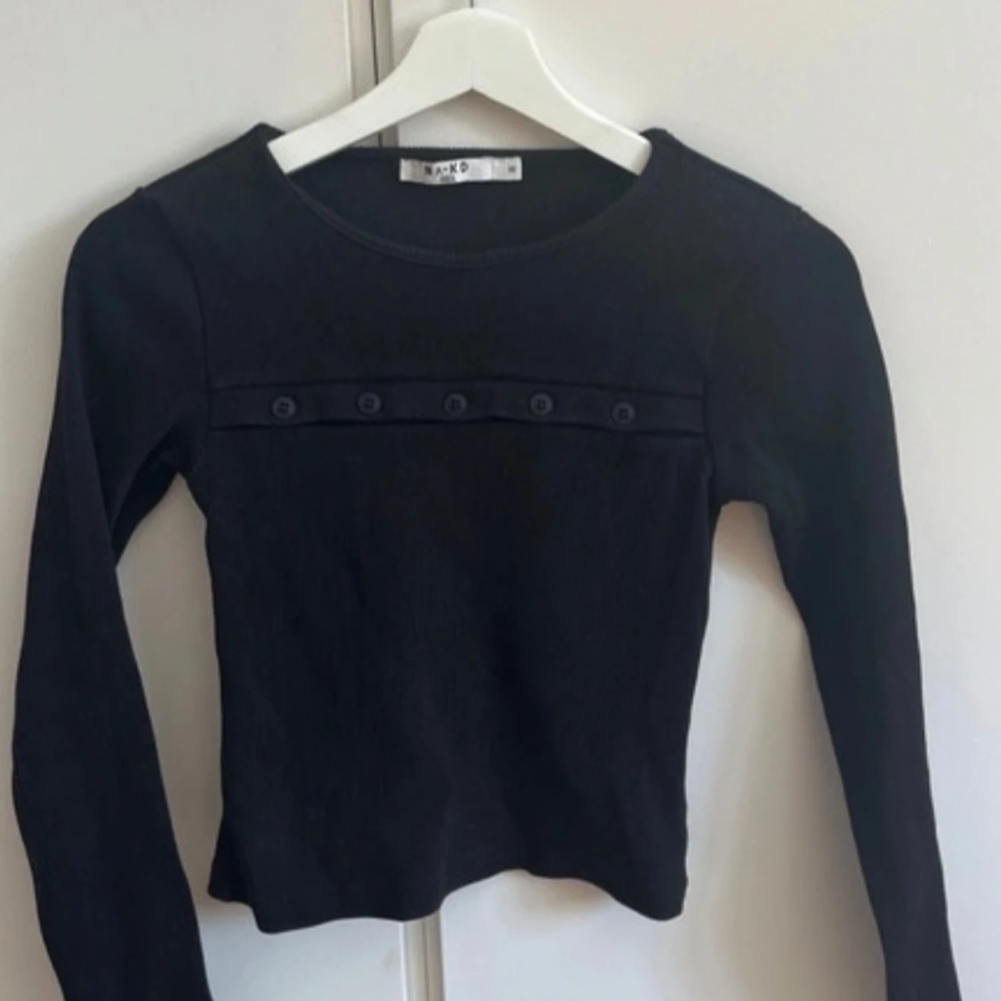 Svart ribbad topp från NA-KD