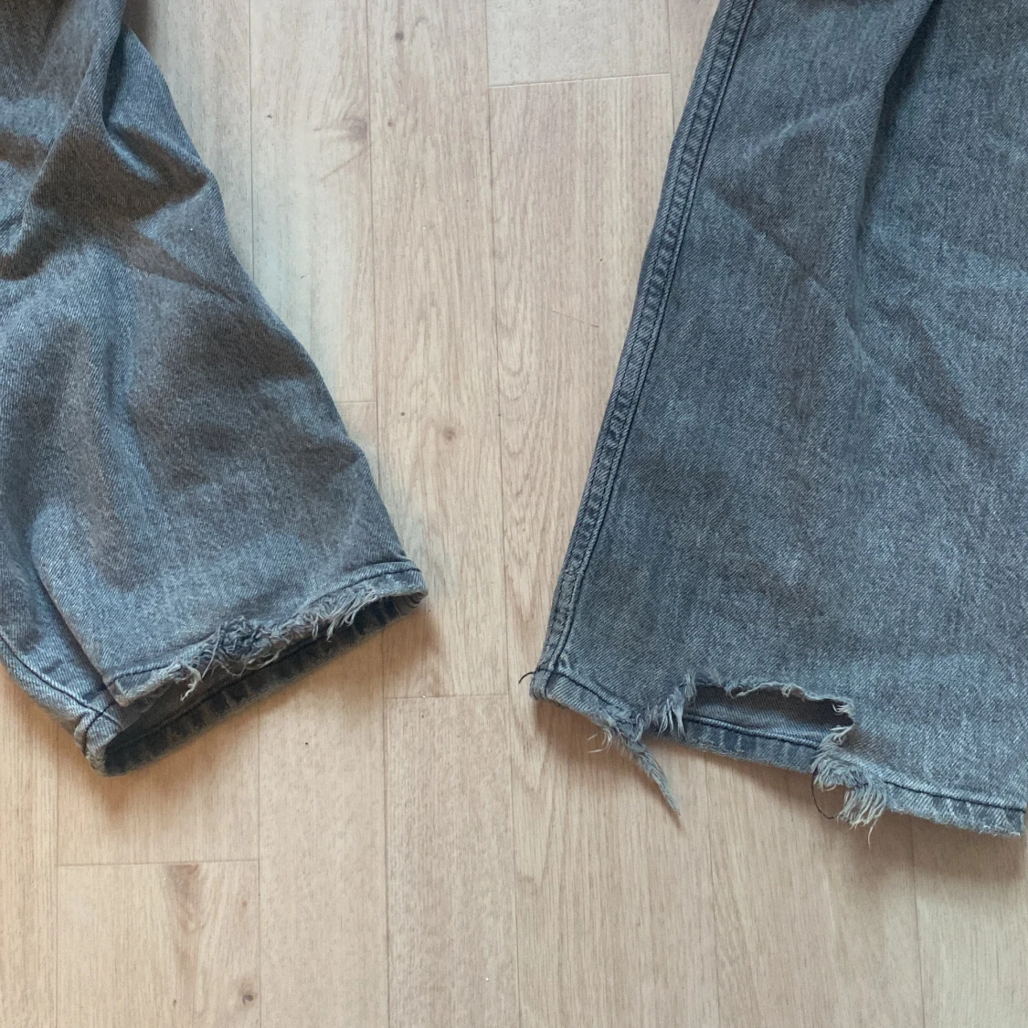 Grå bootcut jeans - 2