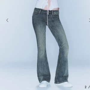 Weekday jeans - Säljer dessa jeans från weekday i modellen booty bei low waist skinny bootcut jeans I färgen puddly blue💗 storlek 26/32!! Säljer vidare då det är för långa tyvärr