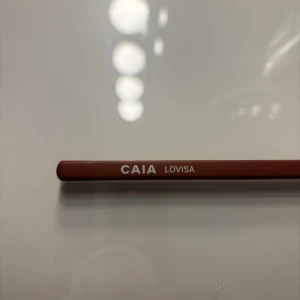 CAIA läppenna Lovisa - Caia läppenna i färg Lovisa. Råkade köpa fel färg, endast testad på handryggen annars helt oanvänd💞