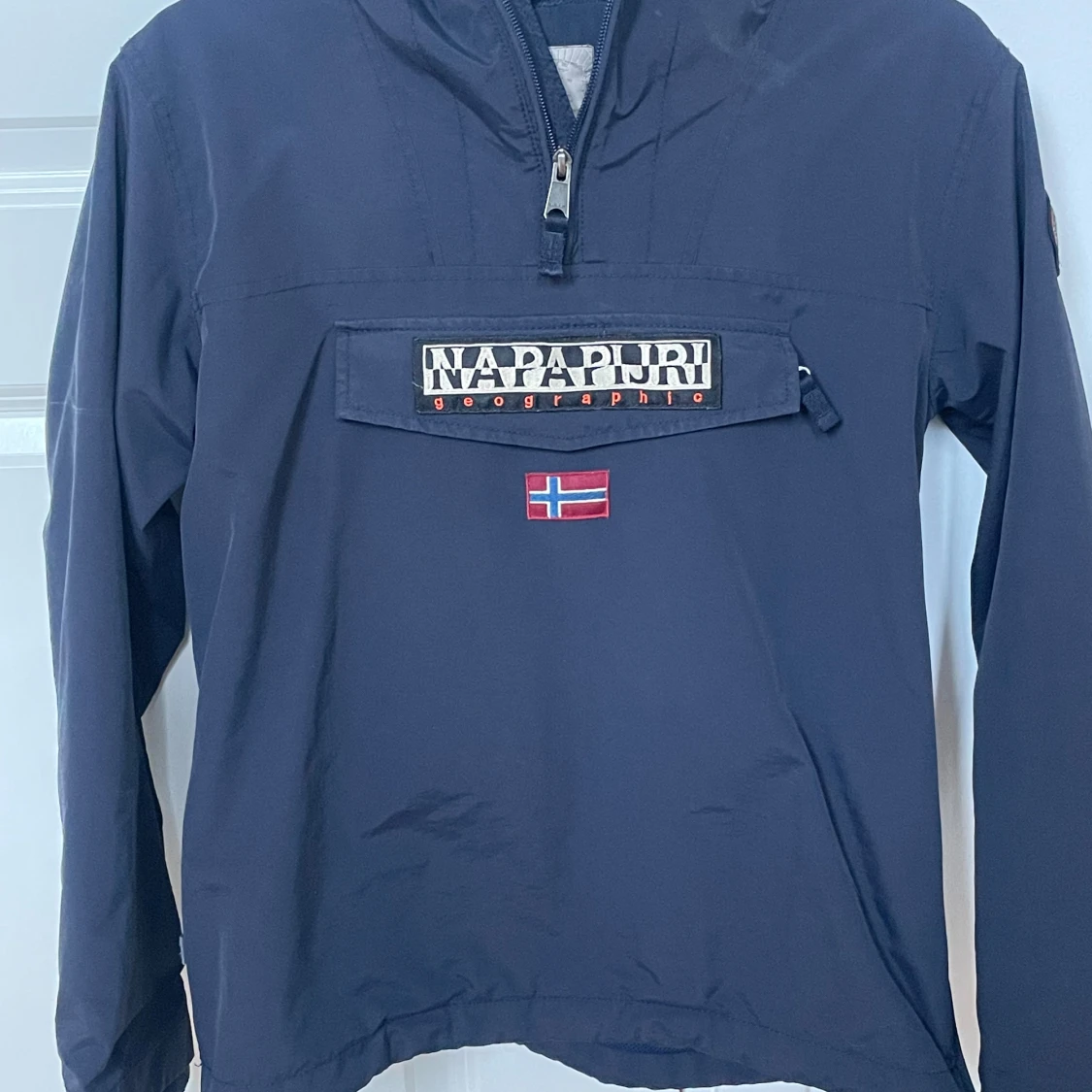 Mörkblå vindjacka från Napapijri helt ny - 3