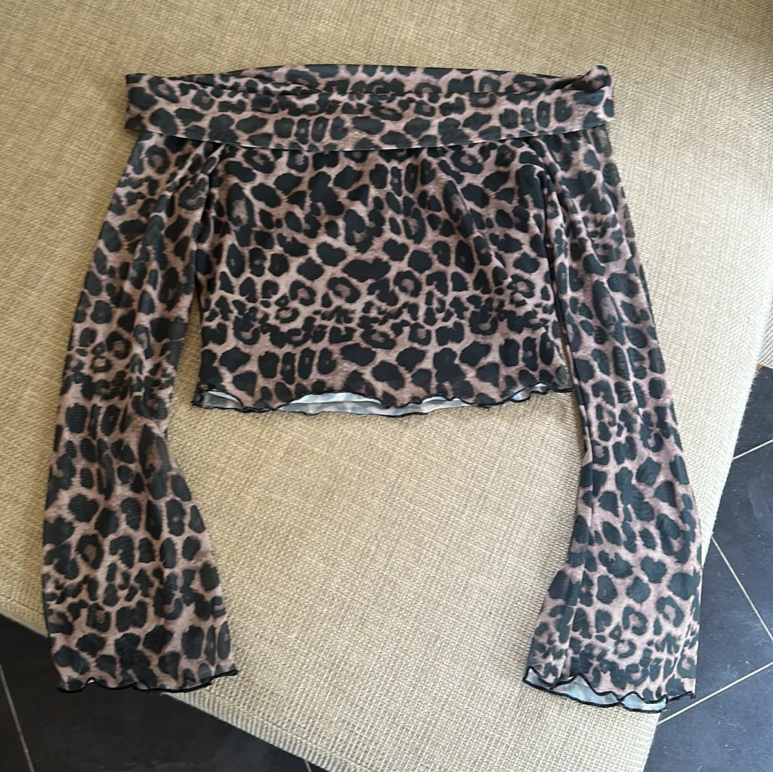 Leopardmönstrad offshoulder topp