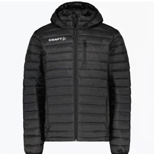 Svart pufferjacka från Craft - Svart pufferjacka från Craft med huva och dragkedja framtill. Jackan har horisontella quiltade sömmar, bröstficka med dragkedja och två sidofickor. Perfekt för kyliga dagar och har en sportig look med logga på bröstet. Köpt från Intersport för 900kr och knappt används. 