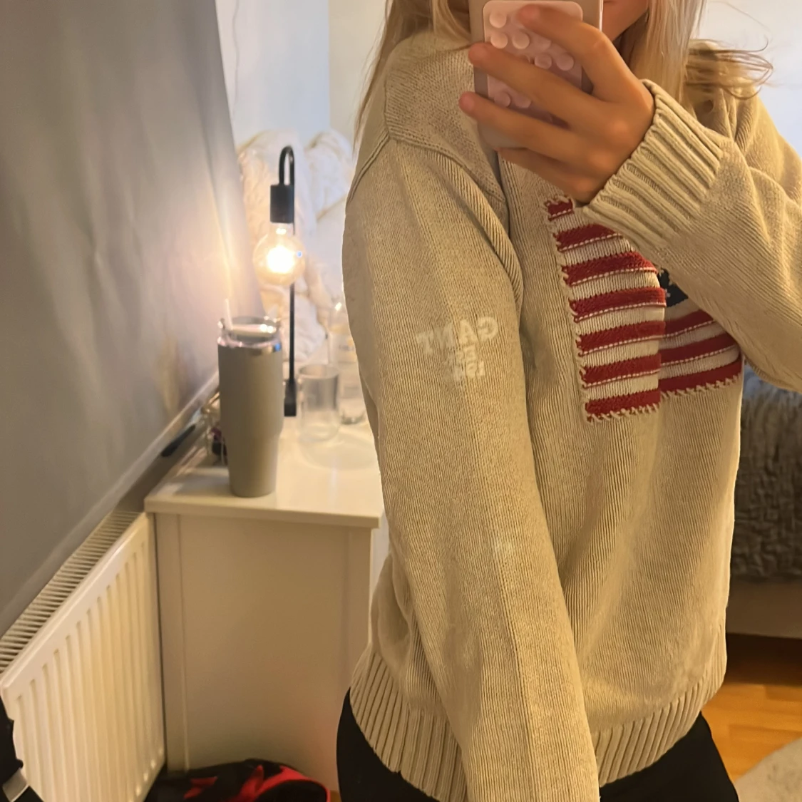 Beige stickad tröja från GANT med flagga - 1