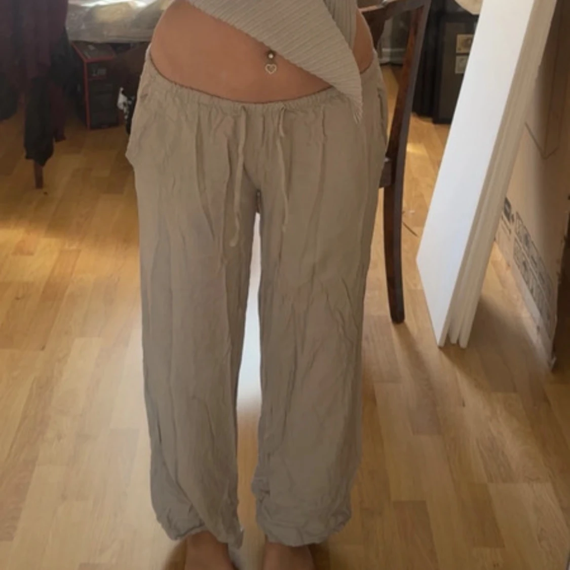 Beiga loose linnebyxor med snörning