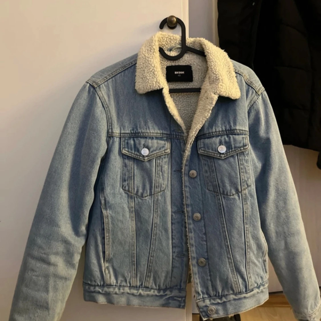 Blå jeansjacka med teddyfoder Bik Bok XS - 1