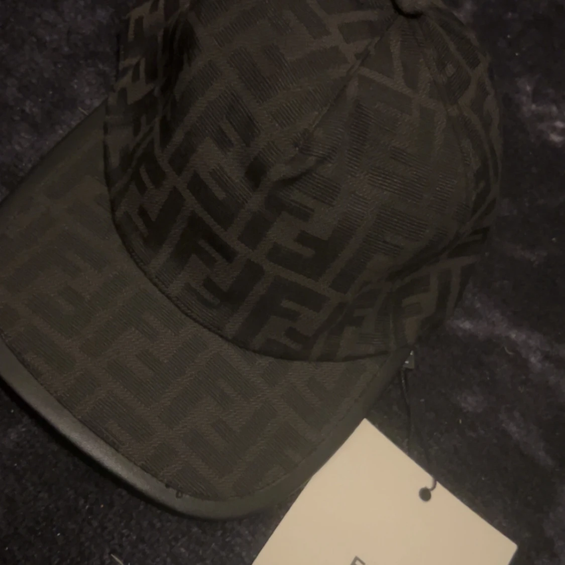 Svart keps med Fendi-logga - 2