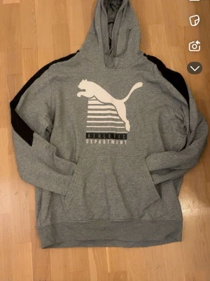 Puma jättefin hoodie 🩶 - Puma storlek XL använd några gånger jätte varmt hoodie 🩶
