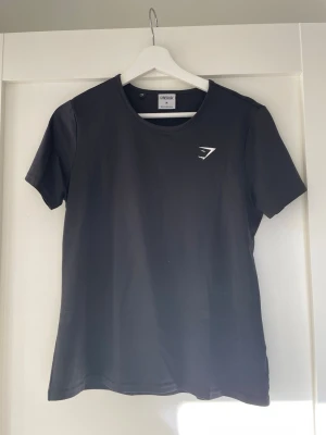 Träningstshirt  - T-shirt i träningsmaterial 