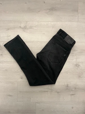 Replay Grover svarta jeans  - Hej! Säljer dessa replay Grover jeans//inga defekter//fråga gärna! 