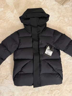 Herr moncler jacka  - Svart Herr jacka från Moncler, st 5/M lapp är kvar!