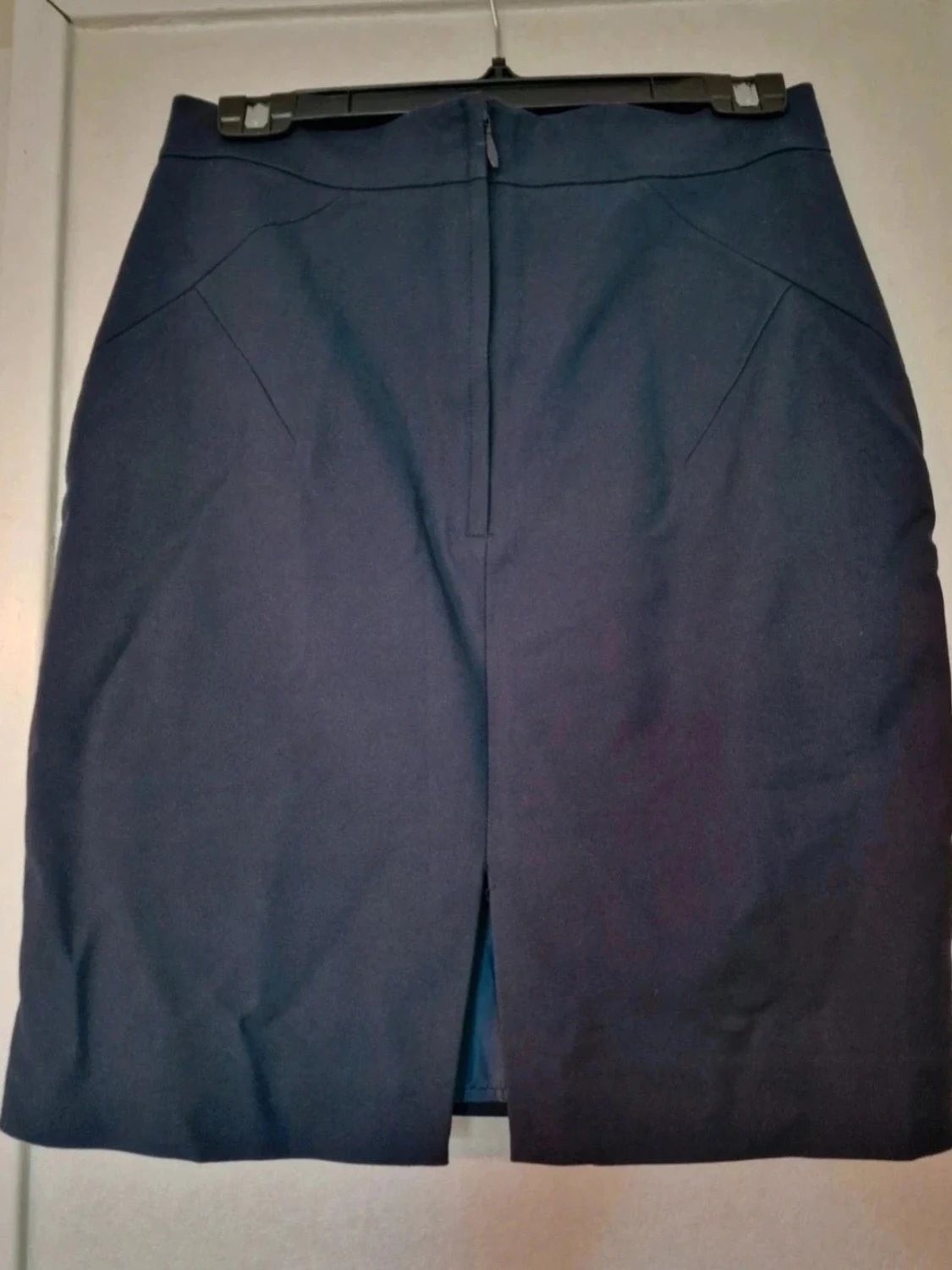 Kort marinblå kjol med slits - 1