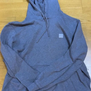 Boss hoodie - En äkta mörkgrå boss Hoodie 