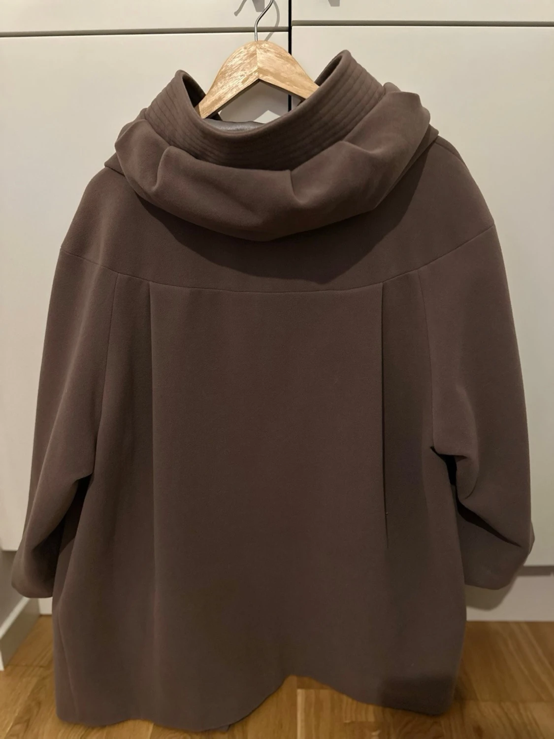 Brun kappa med stor krage från Zanavle - 1