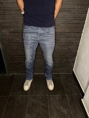 Jack & Jones jeans - Snygga jeans från Jack & Jones!        Skick: 10/10 | nypris: 1000kr Tveka inte att höra av er om frågor!